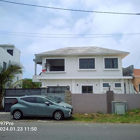 Happy House - Cosy Apartment With Private Pool And Walking Distance To Blue Bay Beach エクステリア 写真