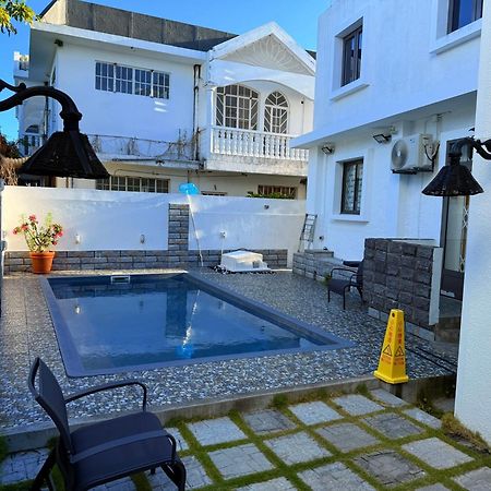 Happy House - Cosy Apartment With Private Pool And Walking Distance To Blue Bay Beach エクステリア 写真