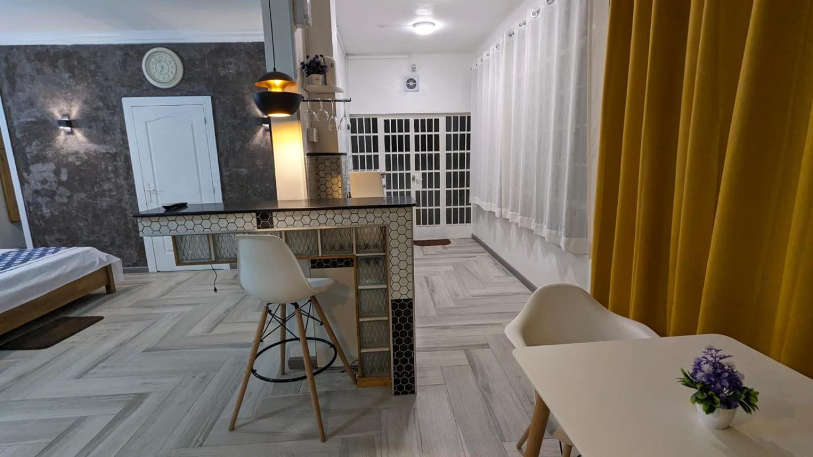 Happy House - Cosy Apartment With Private Pool And Walking Distance To Blue Bay Beach エクステリア 写真