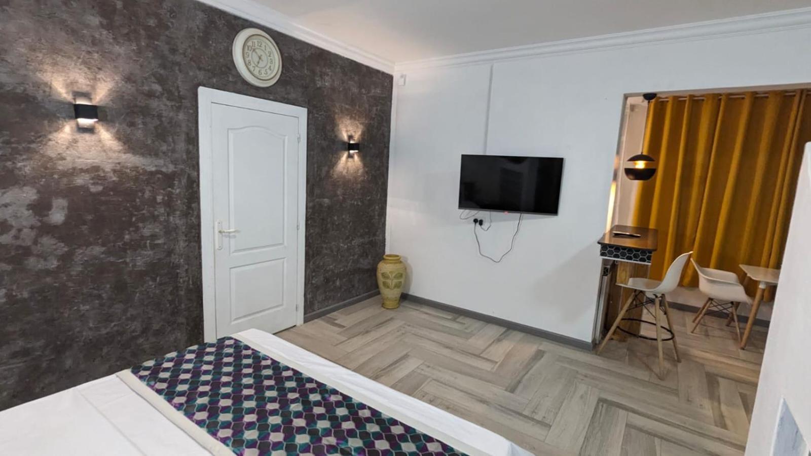 Happy House - Cosy Apartment With Private Pool And Walking Distance To Blue Bay Beach エクステリア 写真