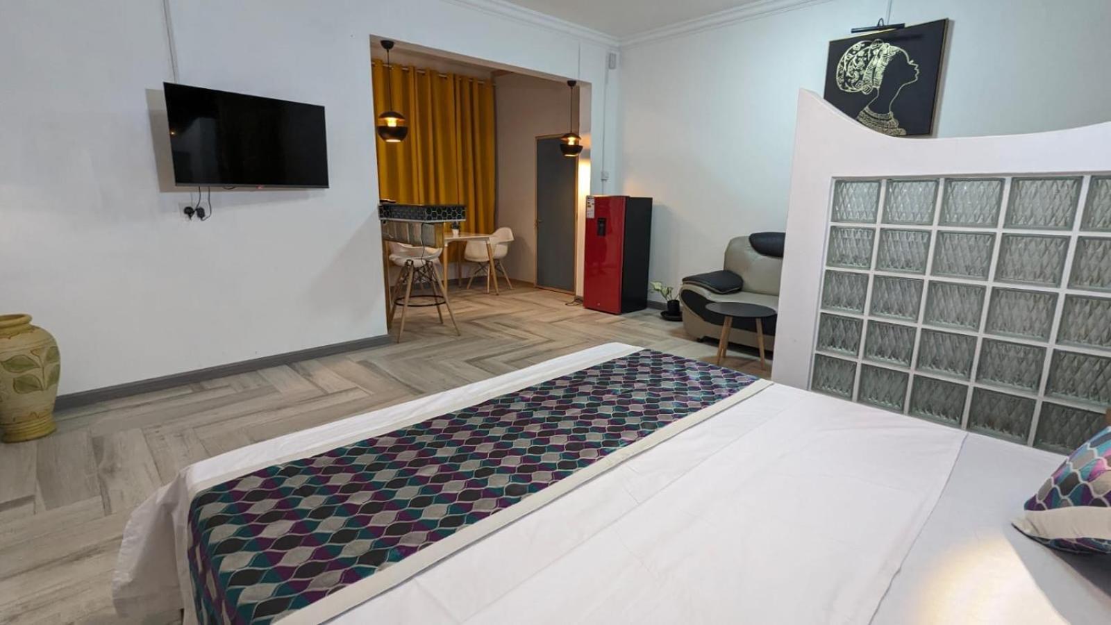 Happy House - Cosy Apartment With Private Pool And Walking Distance To Blue Bay Beach エクステリア 写真