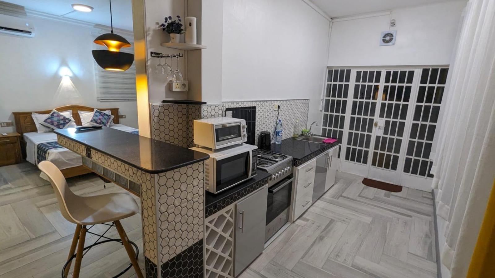 Happy House - Cosy Apartment With Private Pool And Walking Distance To Blue Bay Beach エクステリア 写真