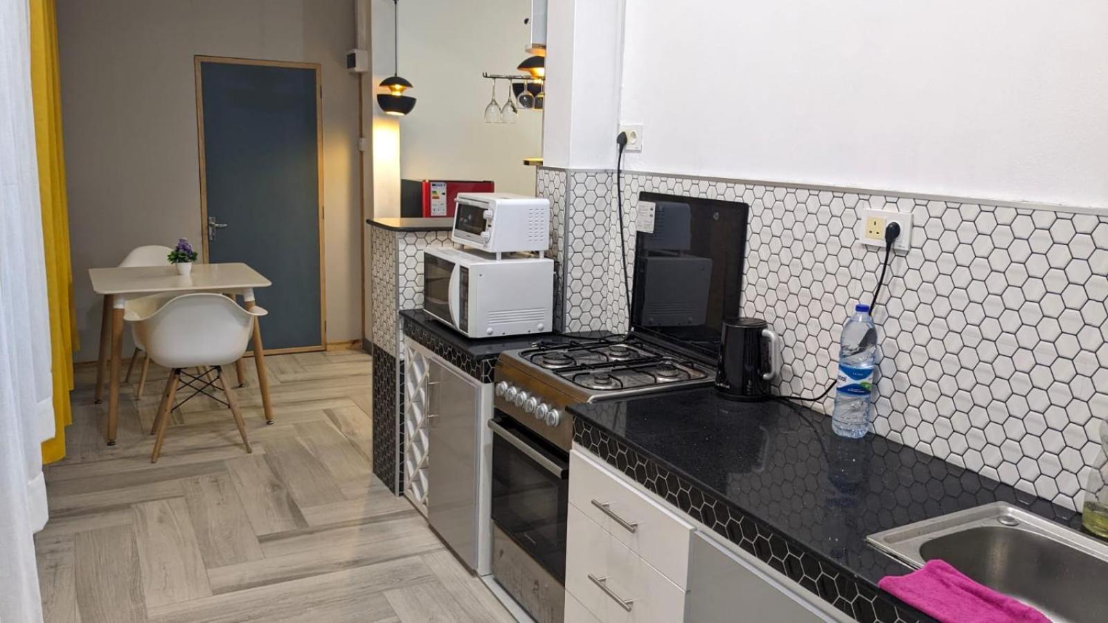 Happy House - Cosy Apartment With Private Pool And Walking Distance To Blue Bay Beach エクステリア 写真