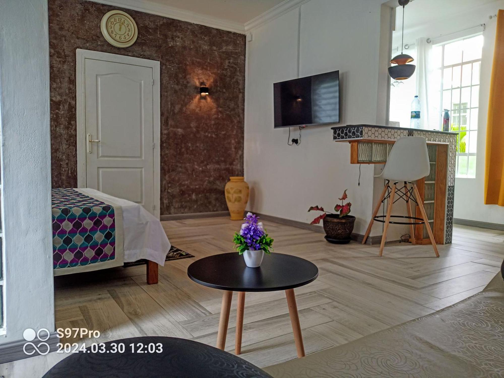 Happy House - Cosy Apartment With Private Pool And Walking Distance To Blue Bay Beach エクステリア 写真
