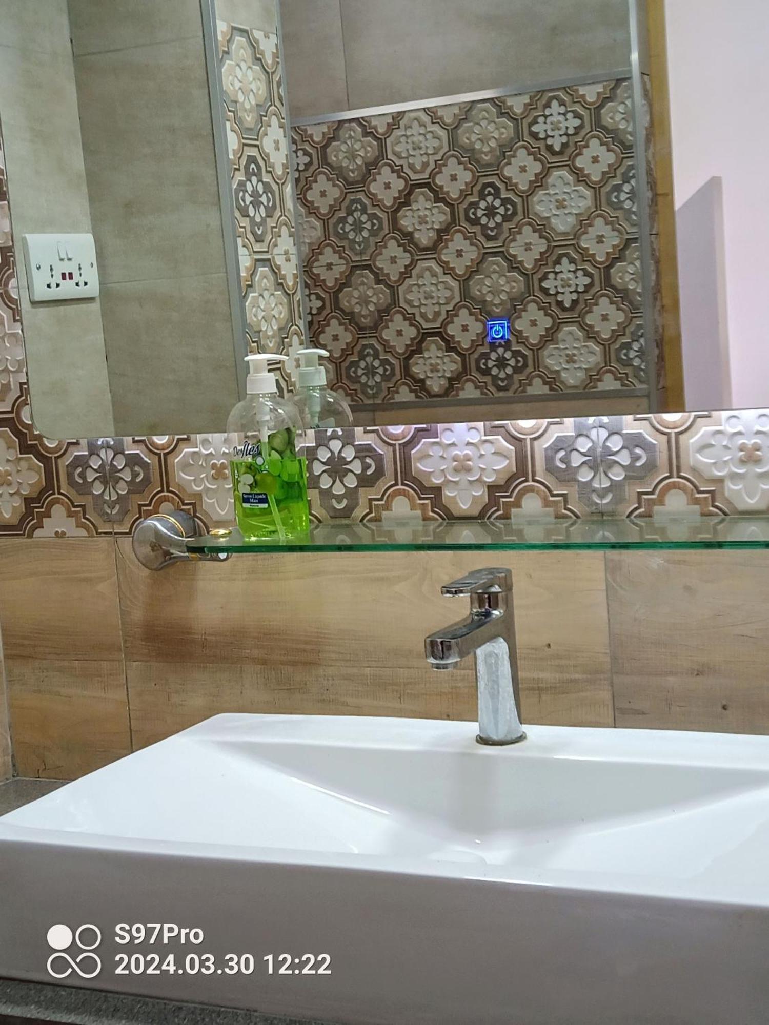 Happy House - Cosy Apartment With Private Pool And Walking Distance To Blue Bay Beach エクステリア 写真