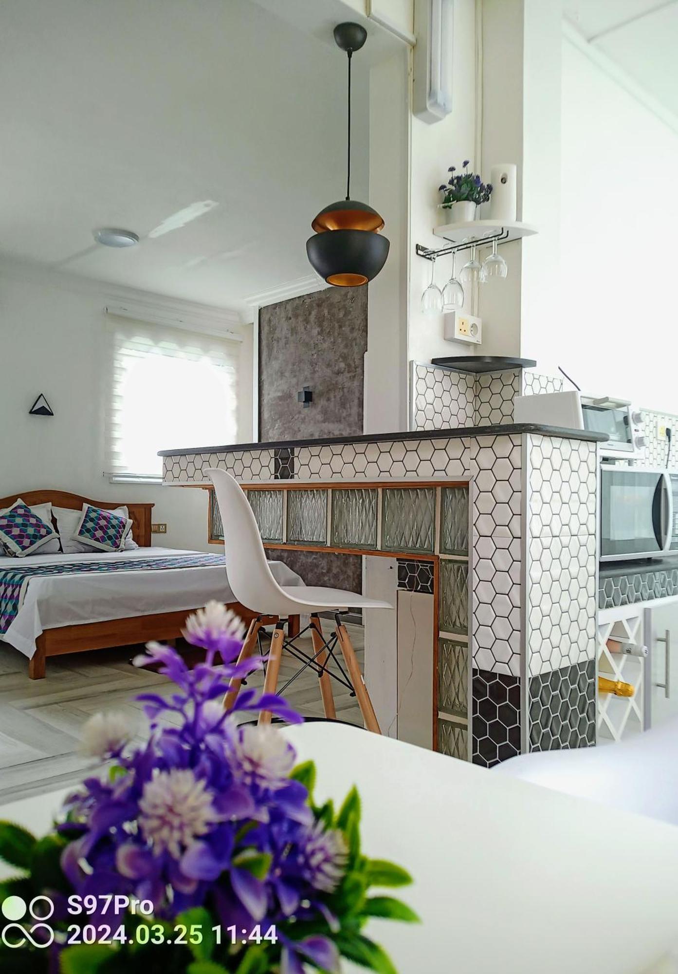 Happy House - Cosy Apartment With Private Pool And Walking Distance To Blue Bay Beach エクステリア 写真